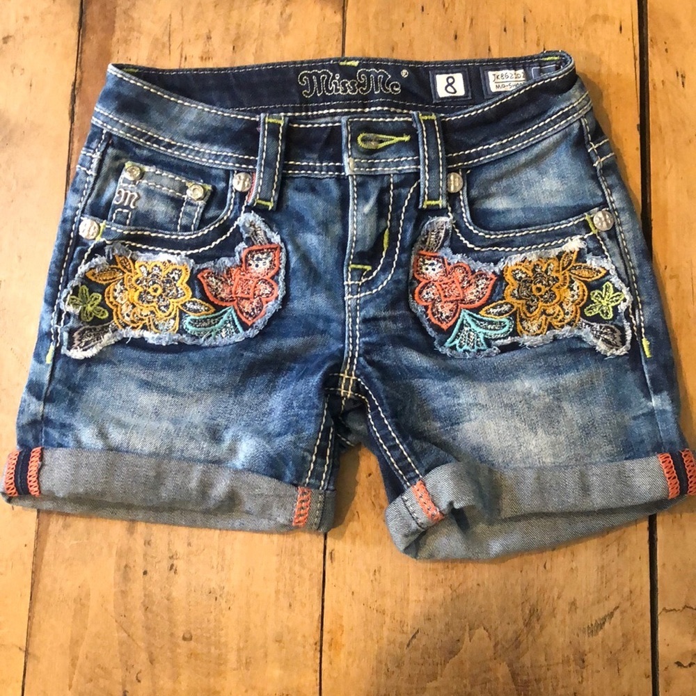 Girls Miss Me floral embroidered jean shorts size 8